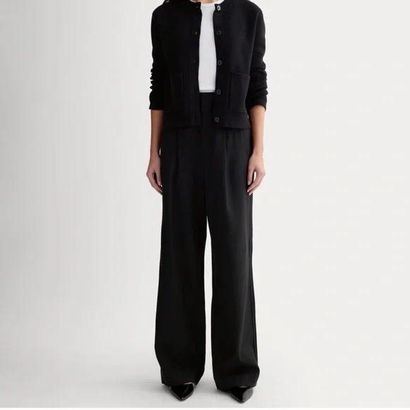 Everlane The Draper Pleated Pant in Buttersmooth Black - Picture 3 of 6